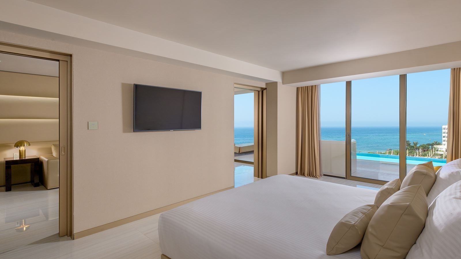 rooms-prestige-suite-swimuppoolterrace