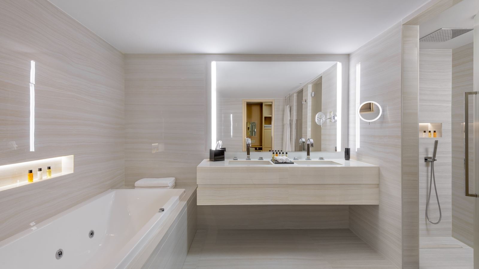 rooms-prestige-suite-swimuppoolterrace