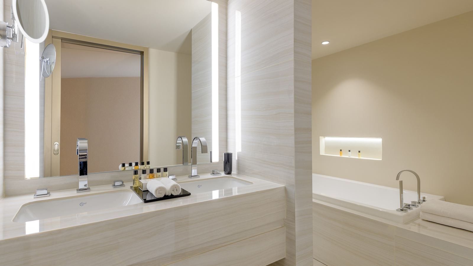 rooms-suite-seaview-balcony