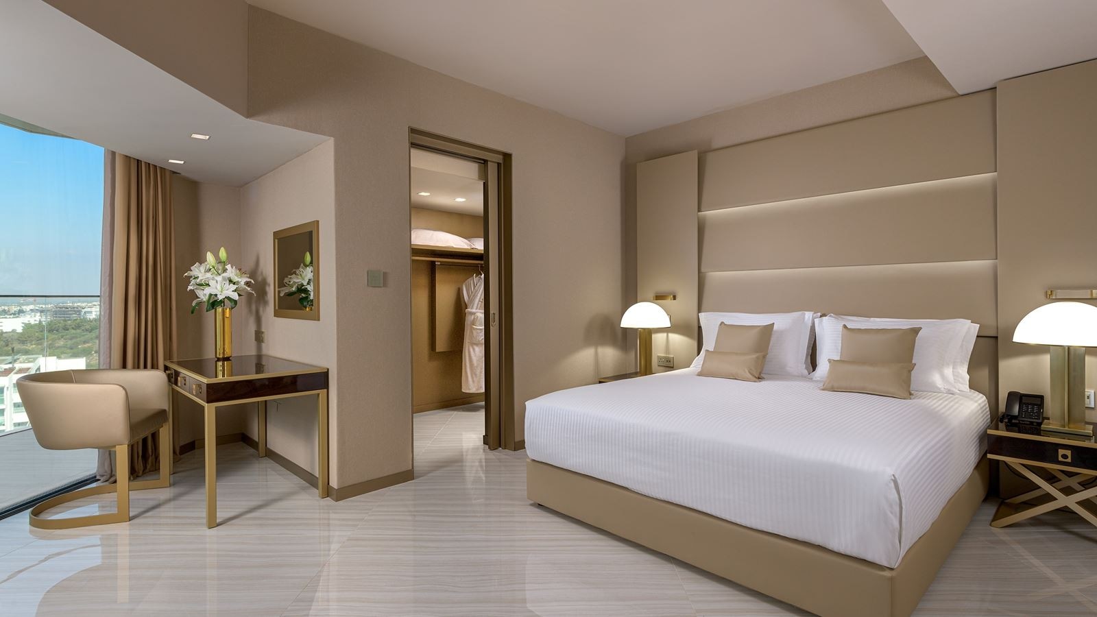 rooms-suite-seaview-balcony