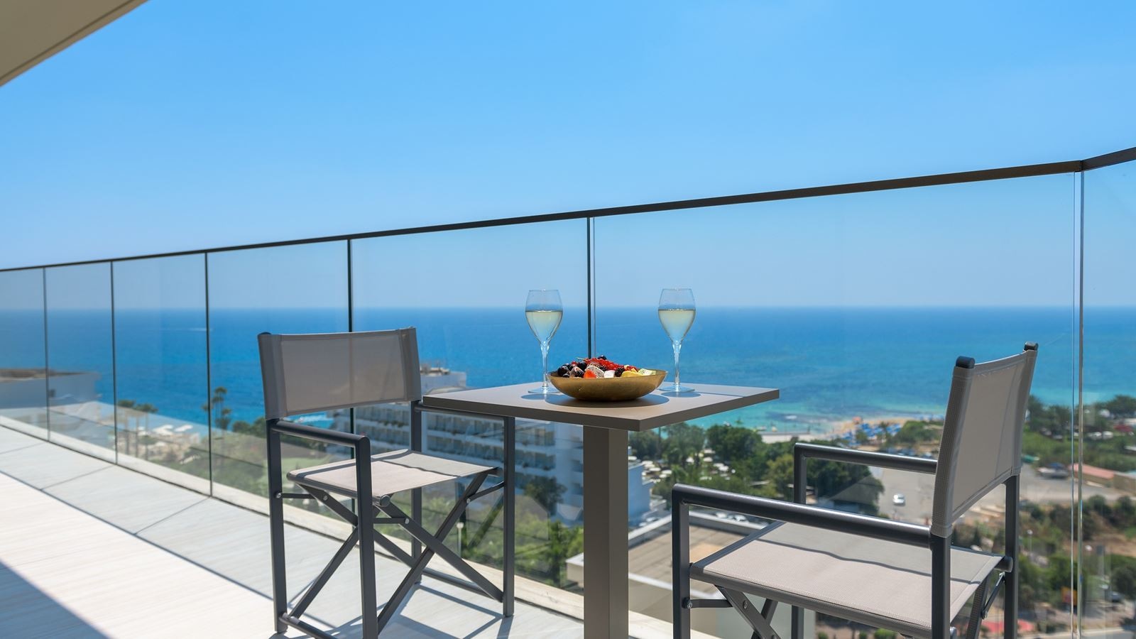 rooms-suite-seaview-balcony
