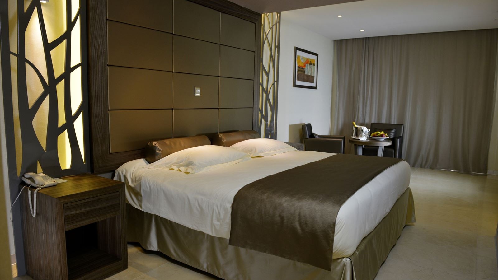 rooms-deluxe-pool-or-sea-side-view