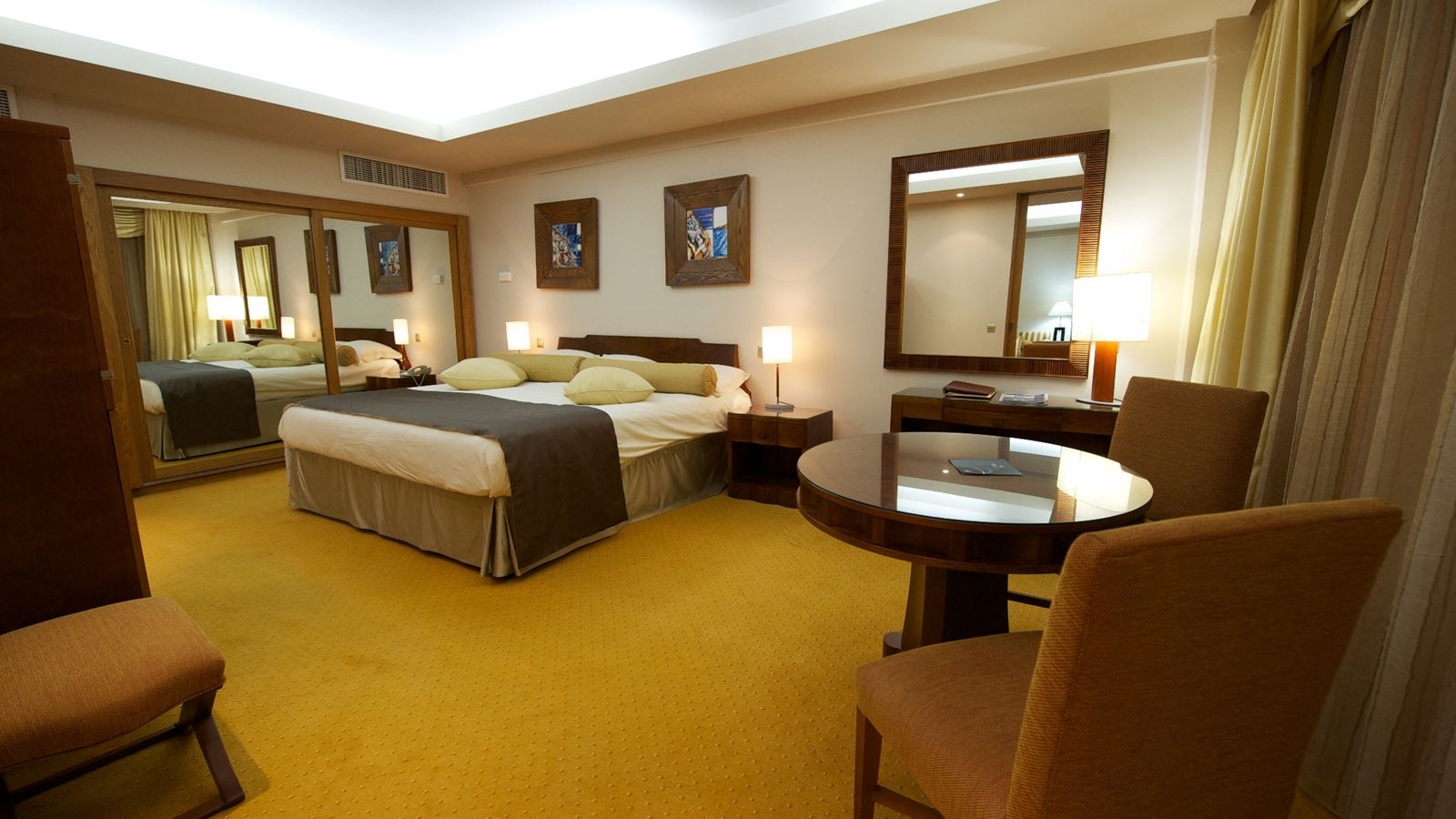 rooms-ambasssador-siute