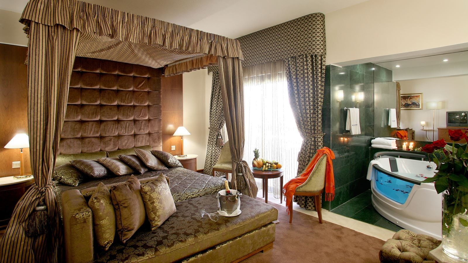 rooms-honeymoon-suite