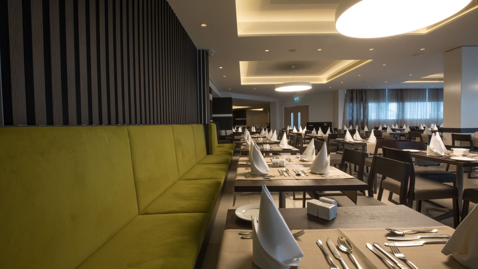 restaurants-restaurant