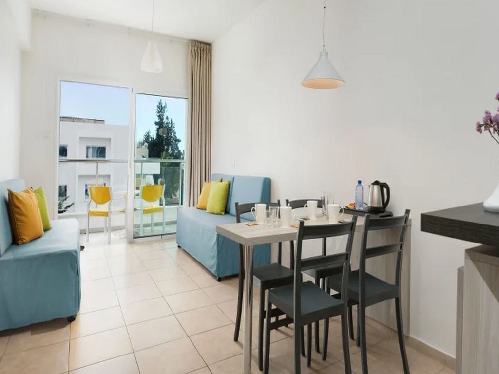 rooms-one-bedroom-standard-suite--balcony