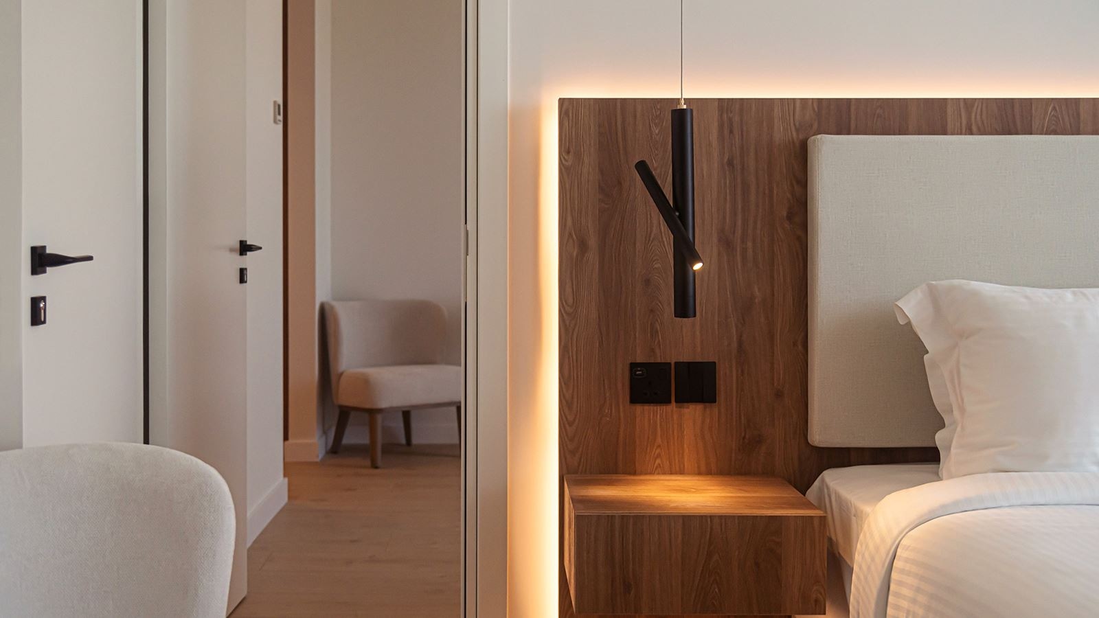 rooms-2-bedroom-familyroom-inland-view-balcony