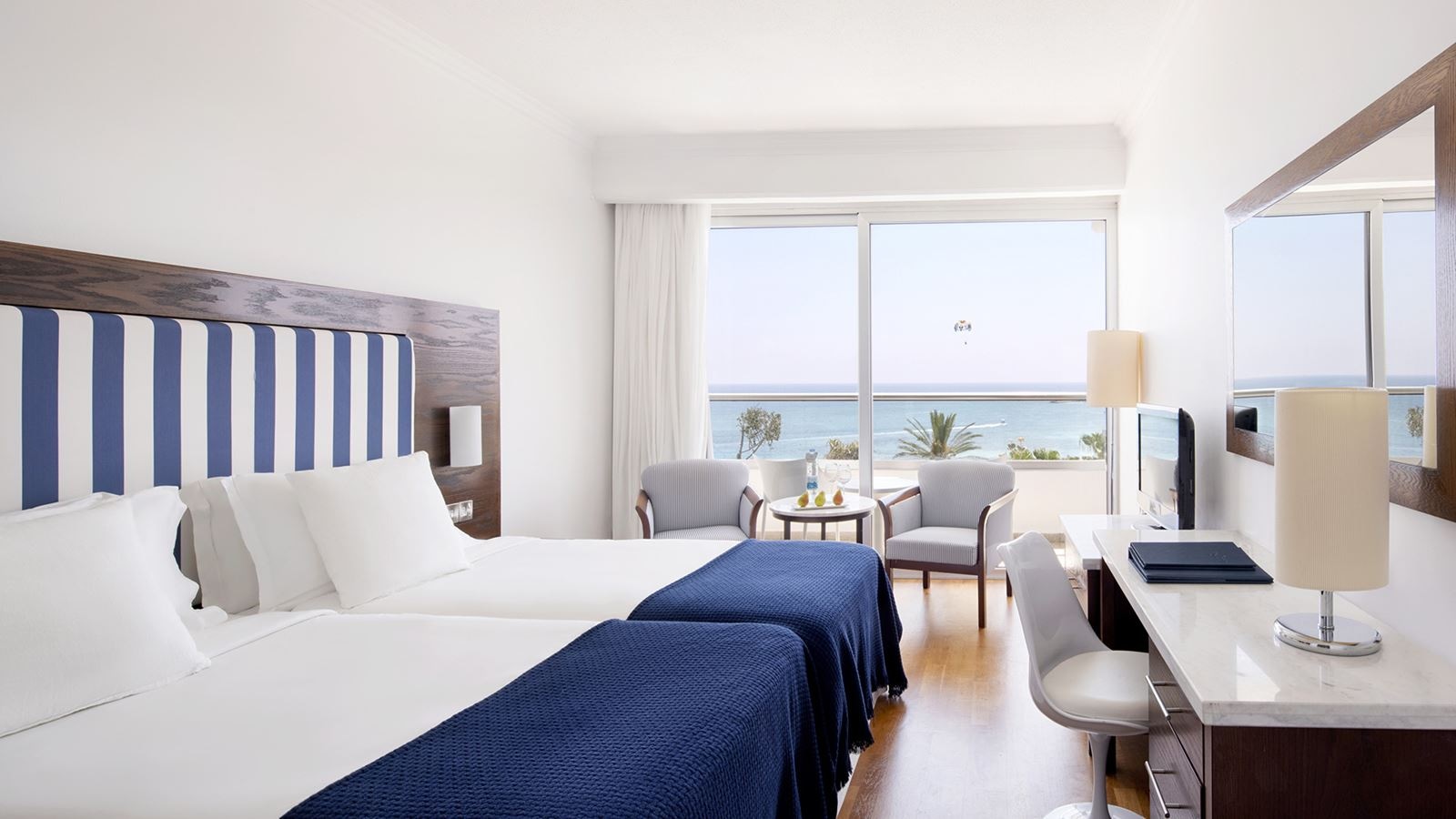 rooms-standard-room-seaview-balcony