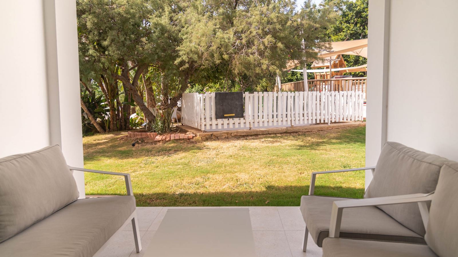 rooms-superior-room-gardenview-balcony