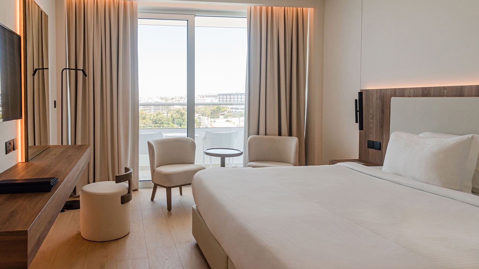 rooms-superior-room-inland-view-balcony