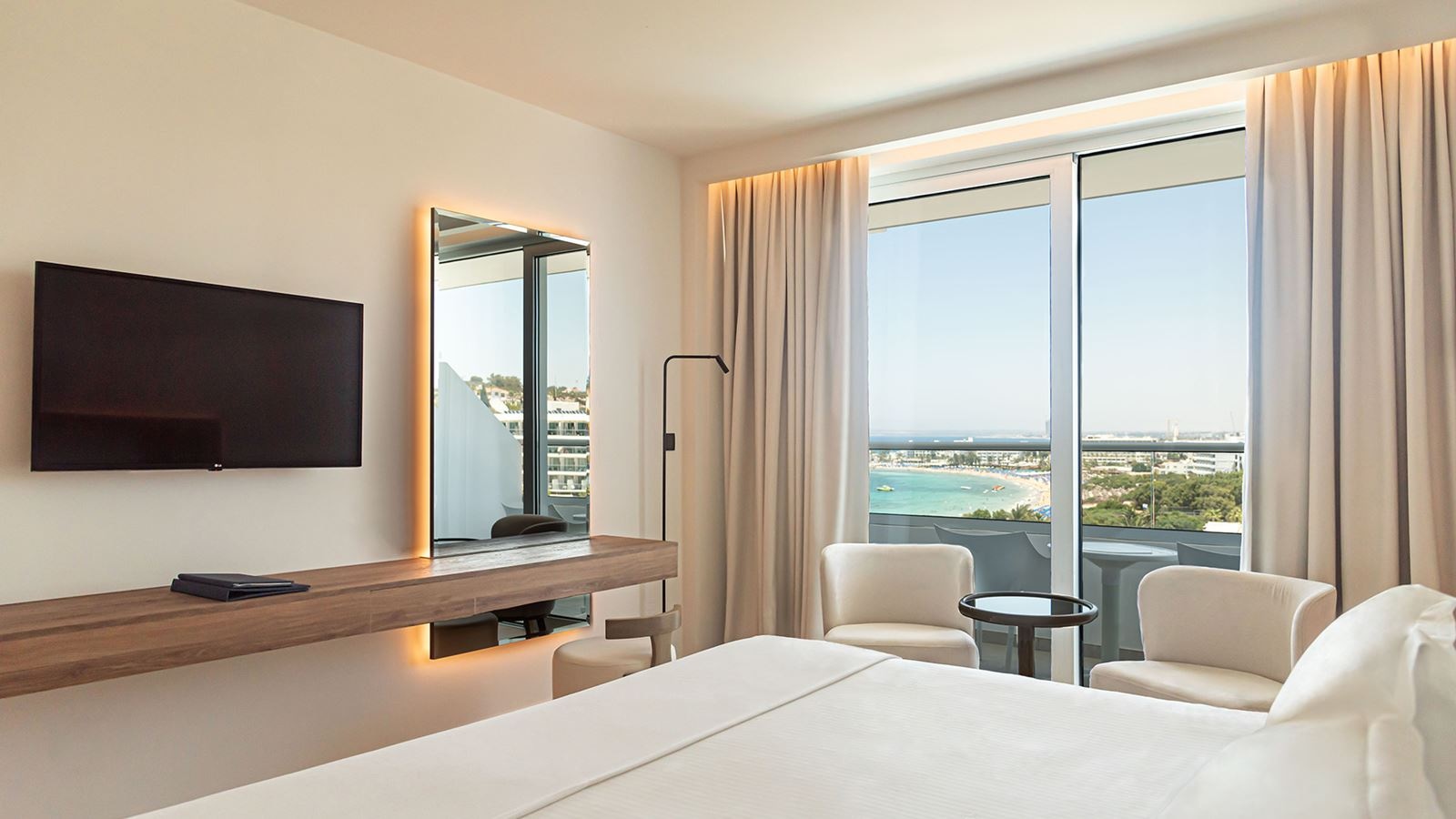 rooms-superior-room-seaview-balcony