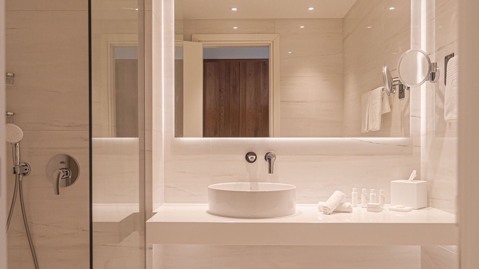 rooms-superior-room-seaview-balcony