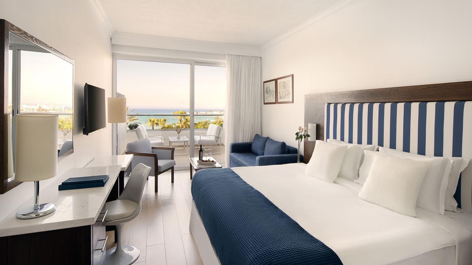 rooms-standard-studio-seaview-balcony