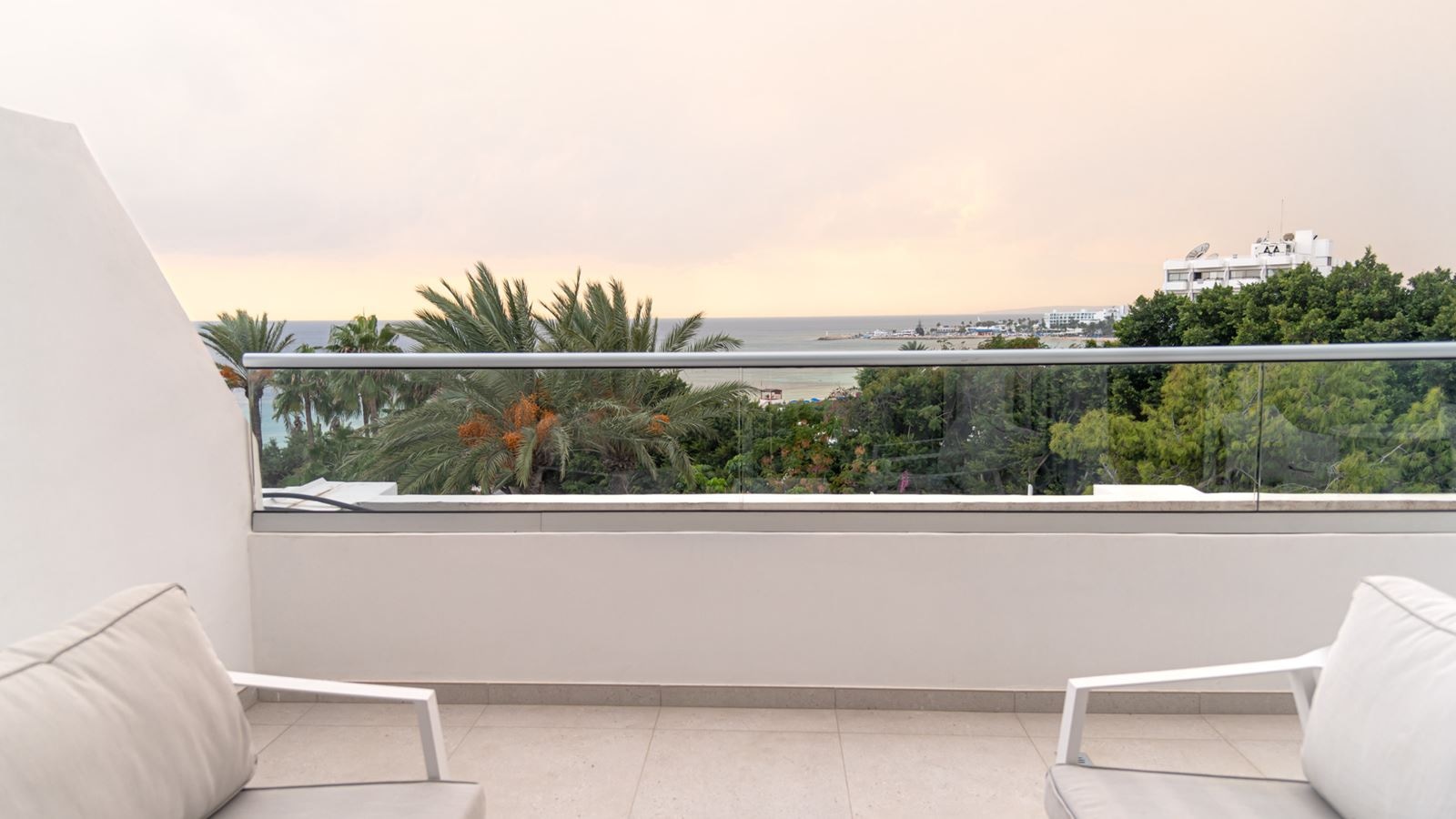 rooms-superior-studio-seaview-balcony