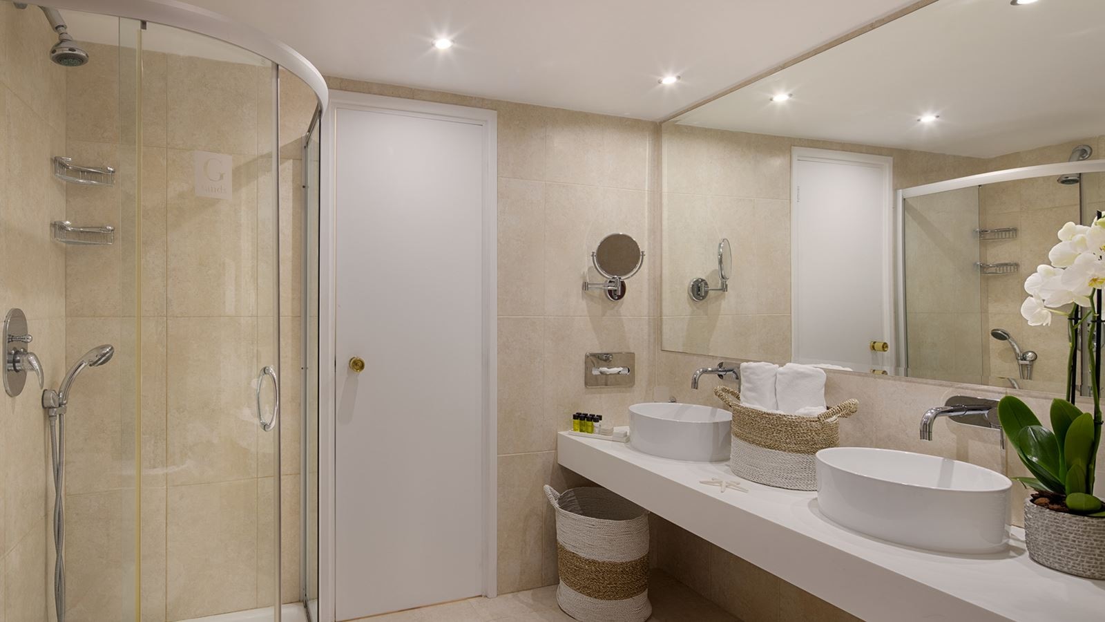 rooms-executive-suite-seaview-balcony