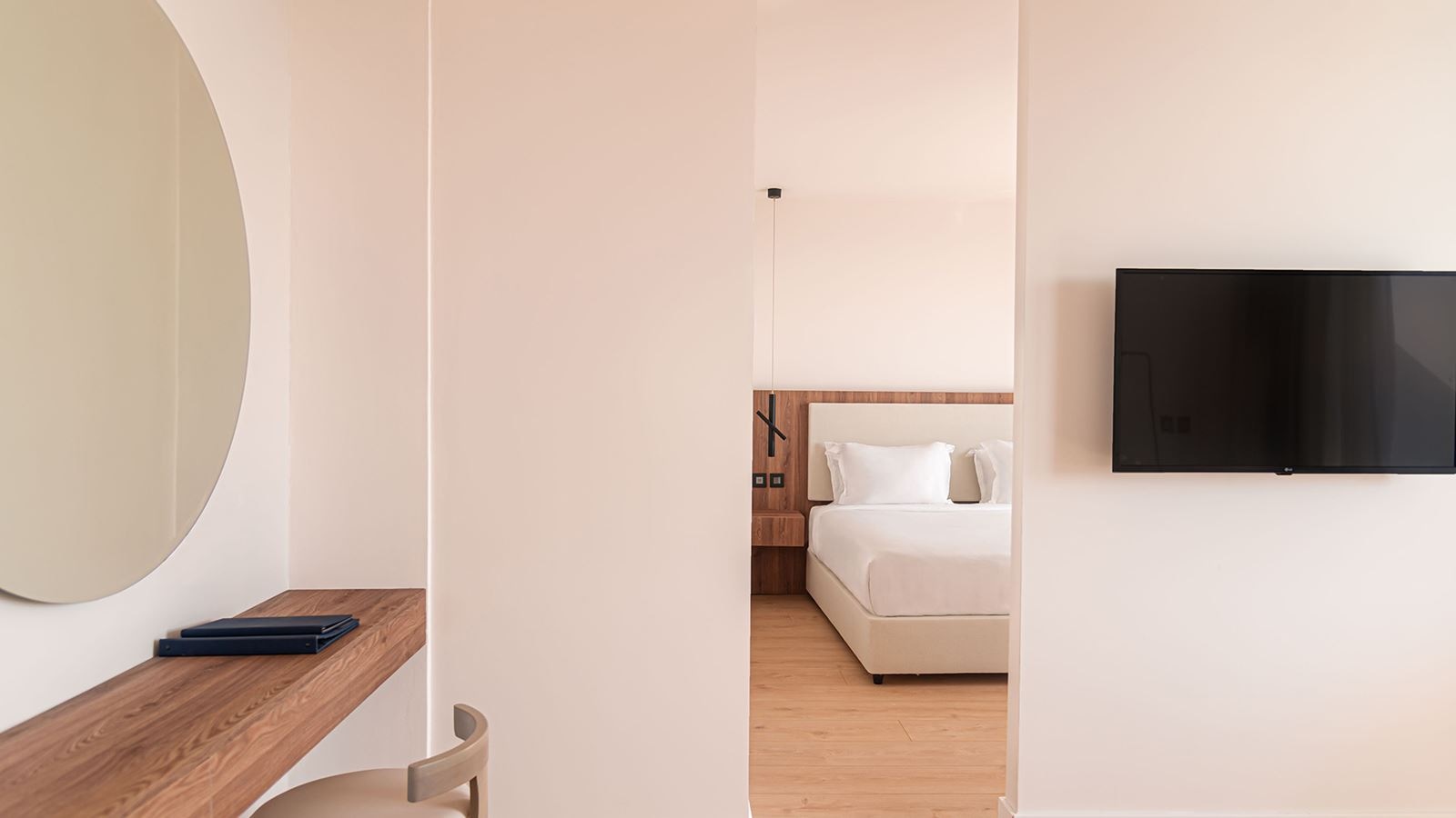 rooms-superior-suite-seaview-balcony