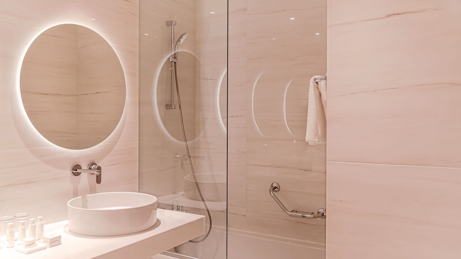 rooms-superior-suite-seaview-balcony