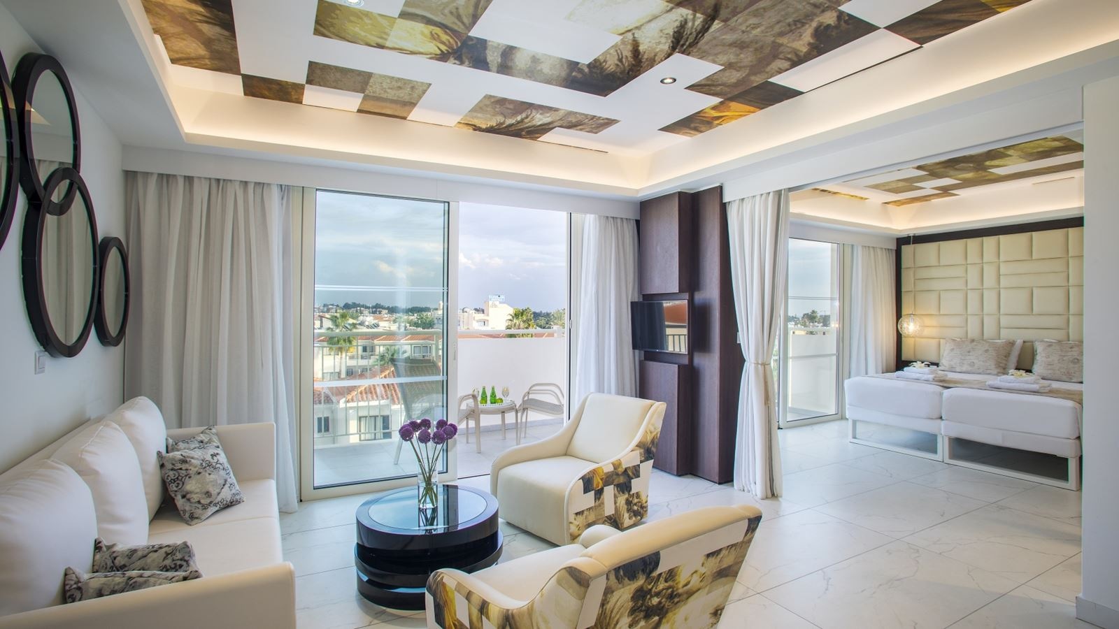 rooms-executive-suite-balcony