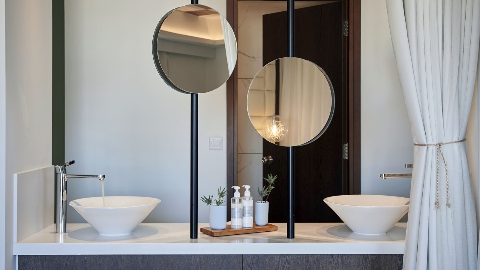 rooms-executive-suite-balcony