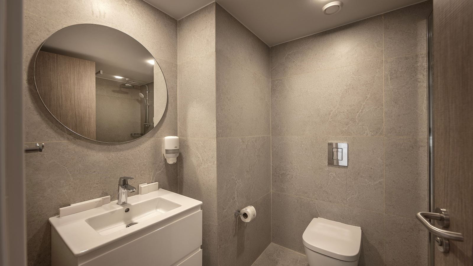 rooms-suite-1-bedroom-land-view