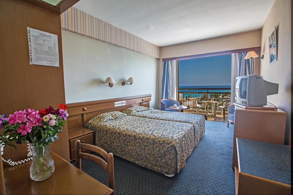 rooms-standard-room-seaview-balcony