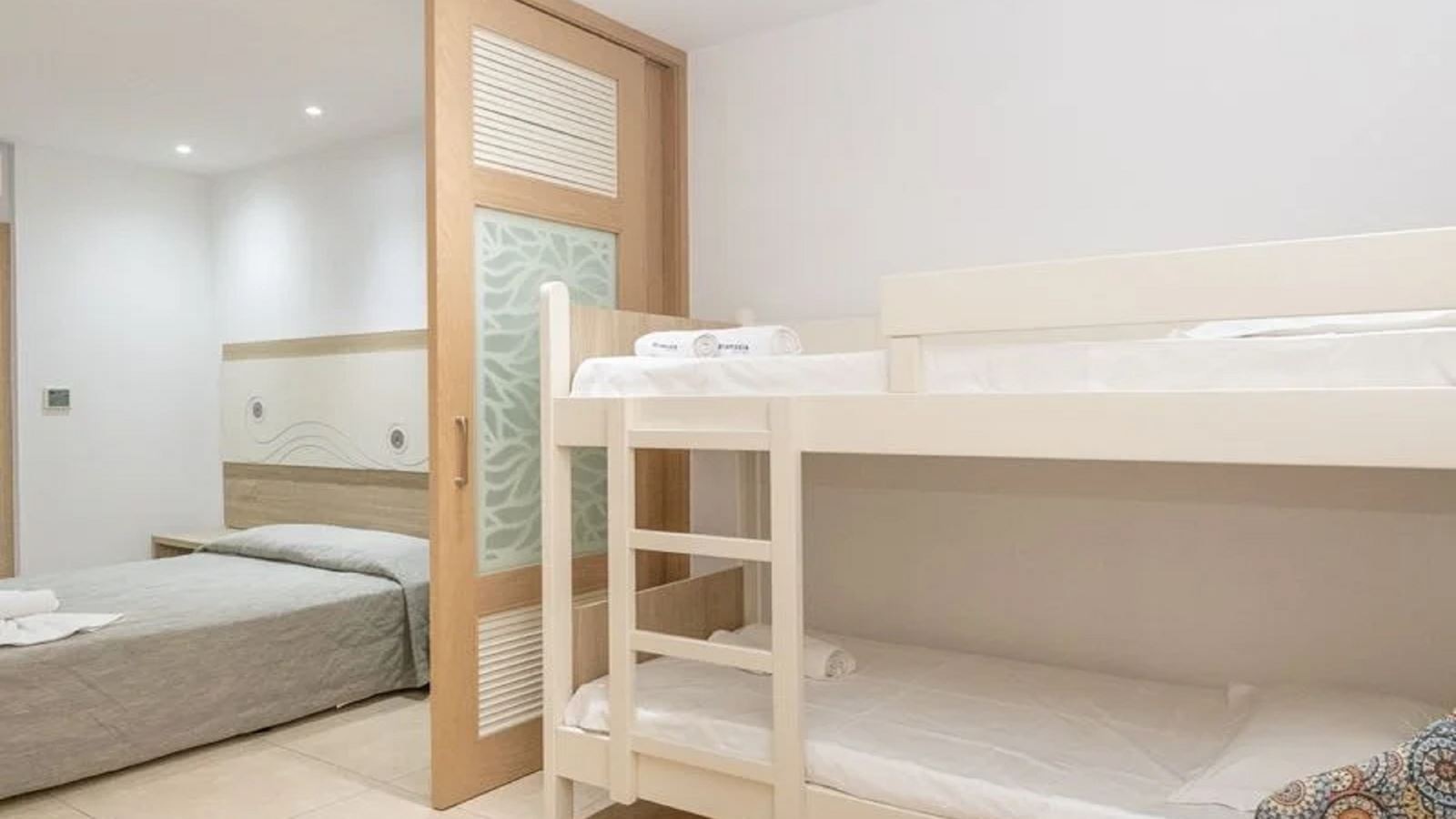 rooms-family-junior-suite--sea-view-balcony-