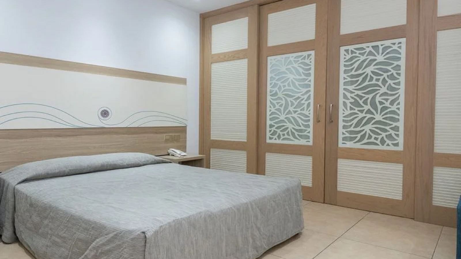 rooms-family-junior-suite--sea-view-balcony-