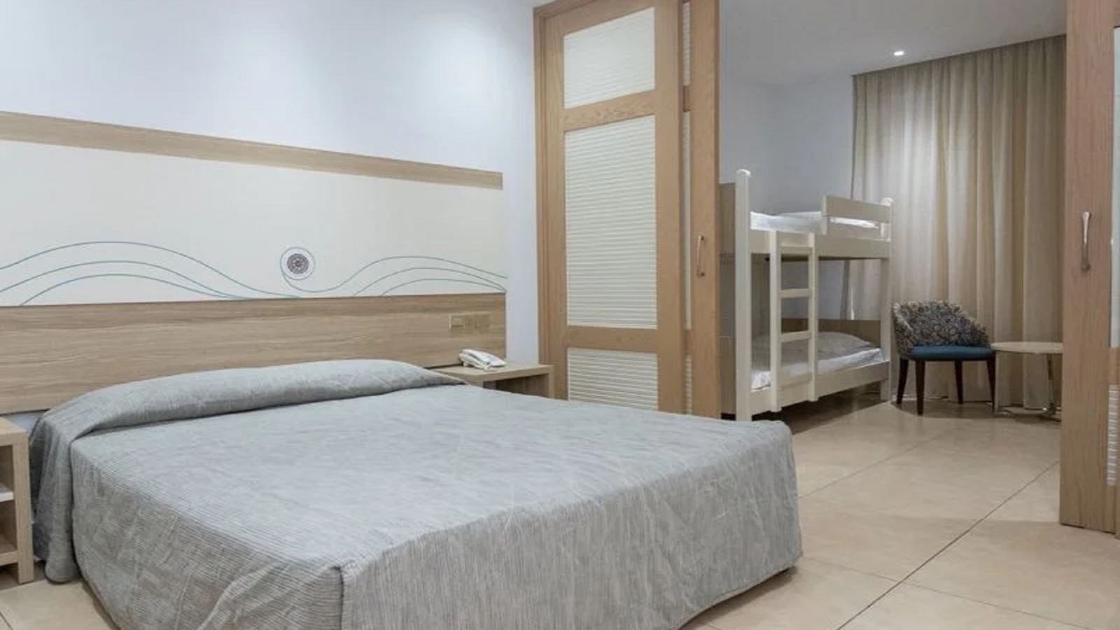 rooms-family-junior-suite--sea-view-balcony-