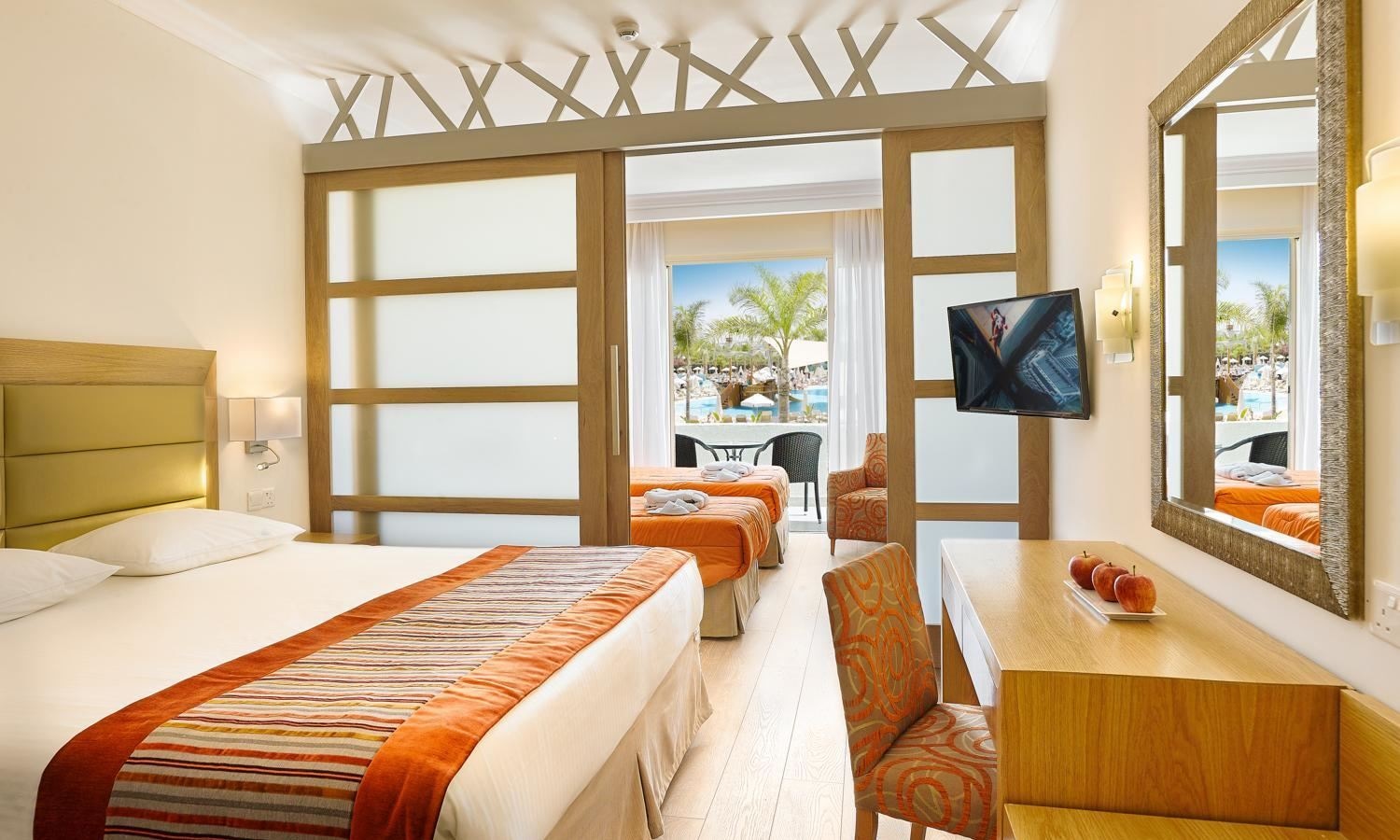 rooms-familysuite-gardenview-privategarden