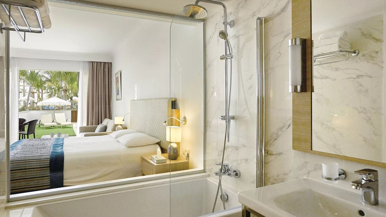 rooms-deluxe-superior-room-garden-or-pool-view-privategarden