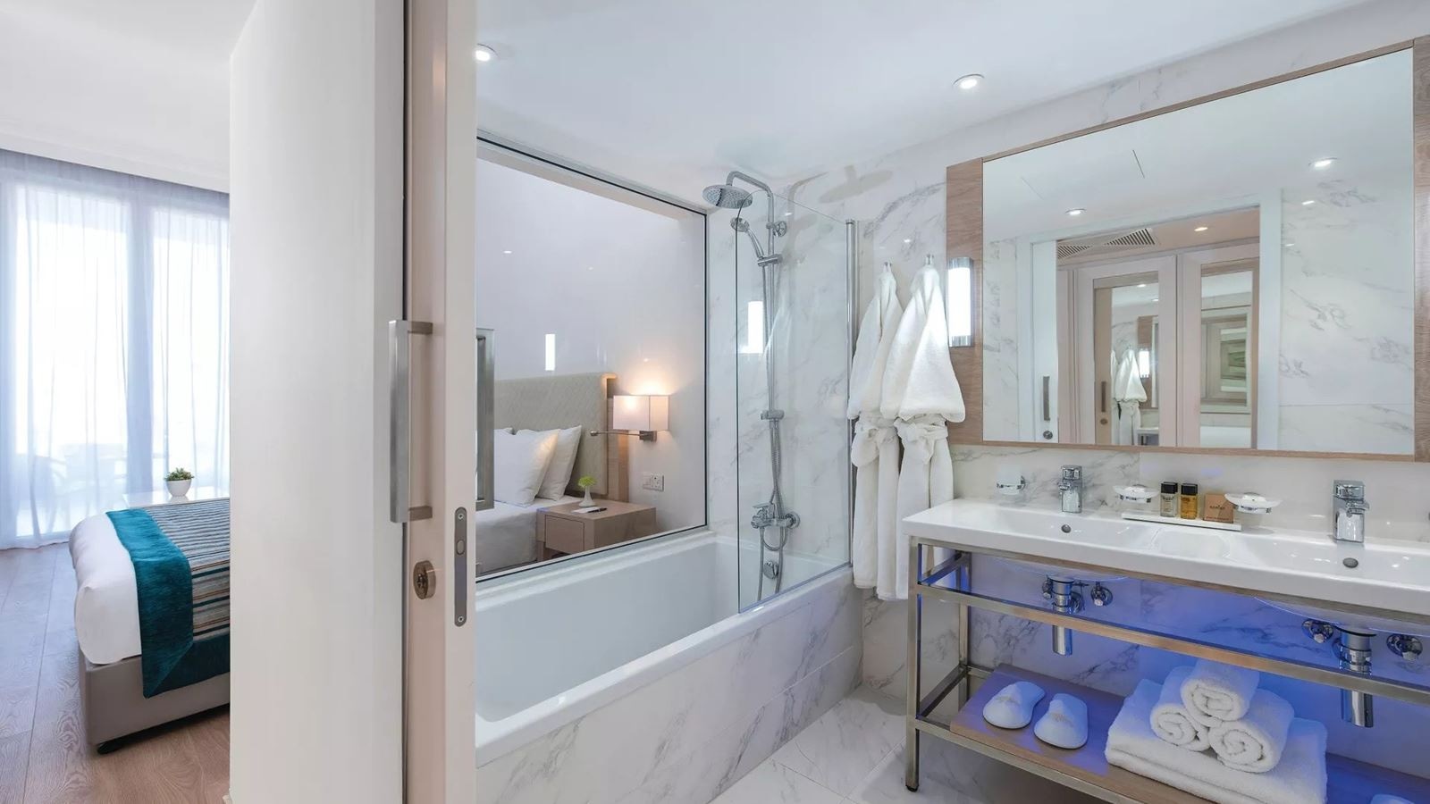 rooms-deluxe-superior-room-balcony-or-terrace