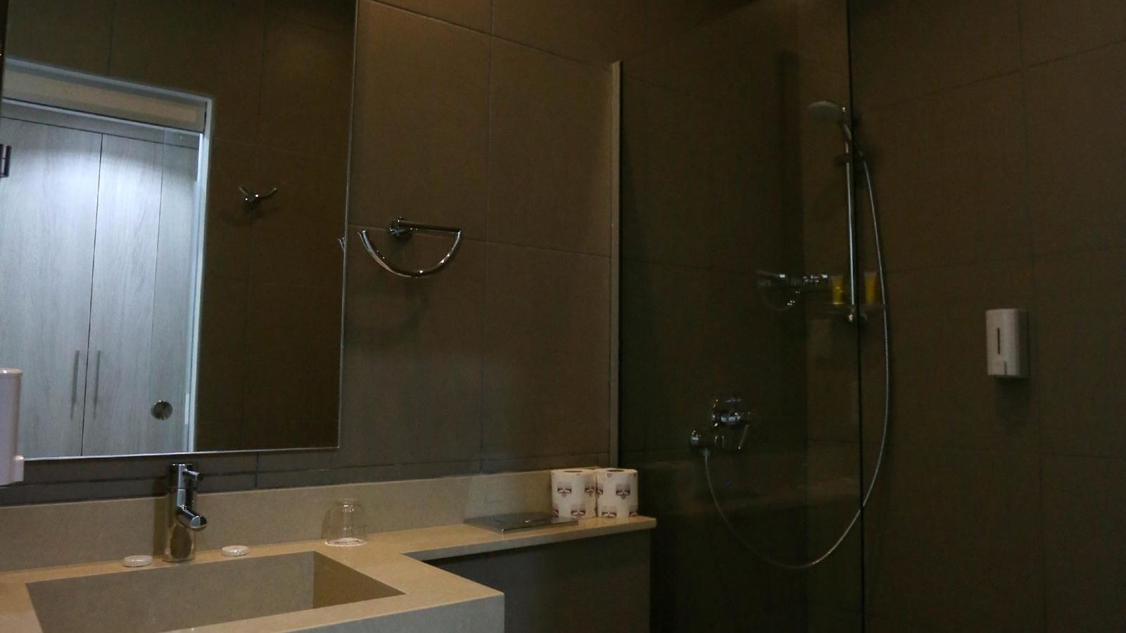 rooms-twin-deluxe-room