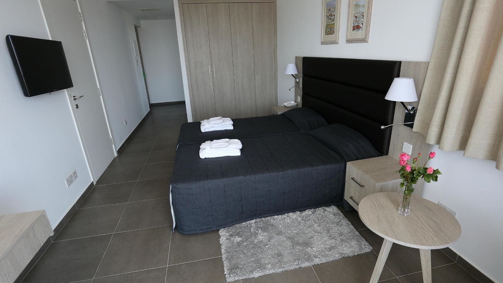 rooms-twin-deluxe-room