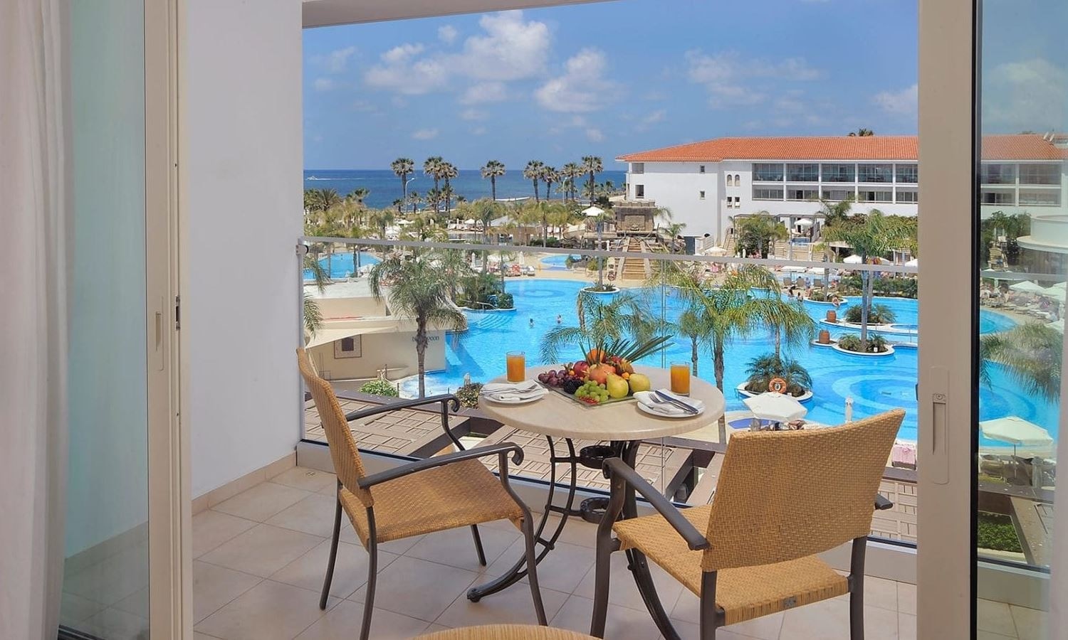 rooms-deluxe-room-poolsea-view-balcony