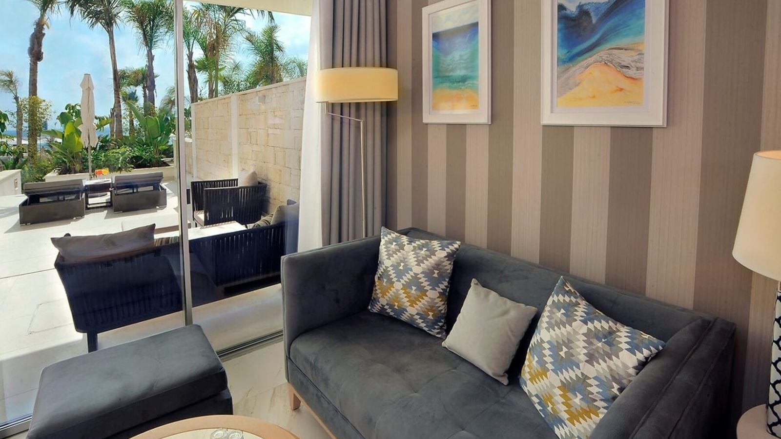 rooms-superior-cabana-private-garden-seaview