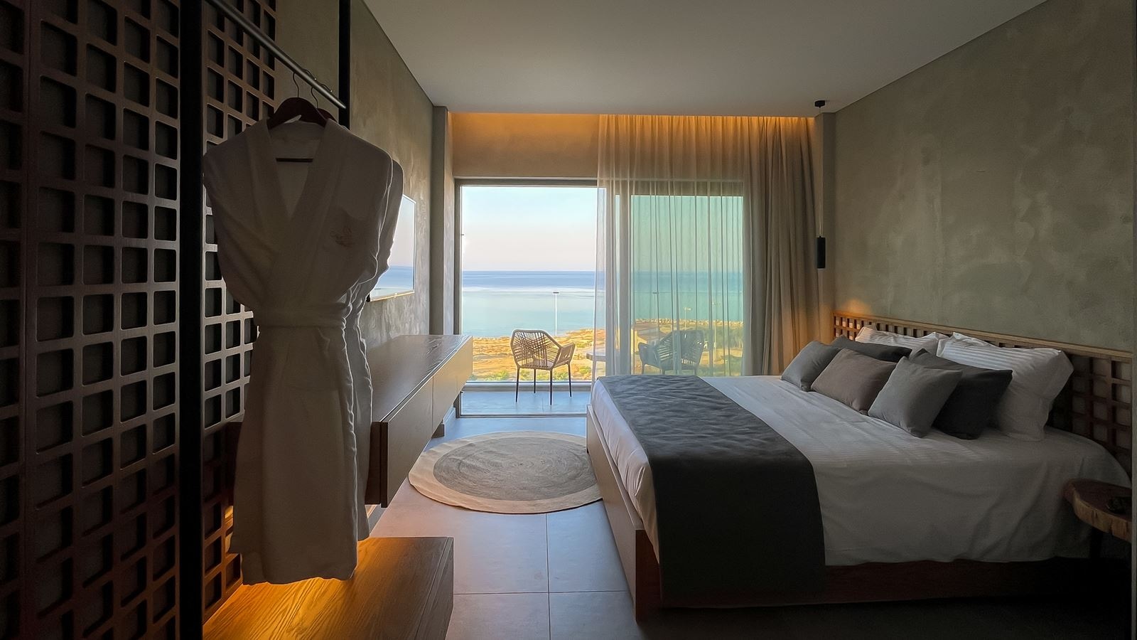 rooms-triple-superior-room--lateral-sea-view-