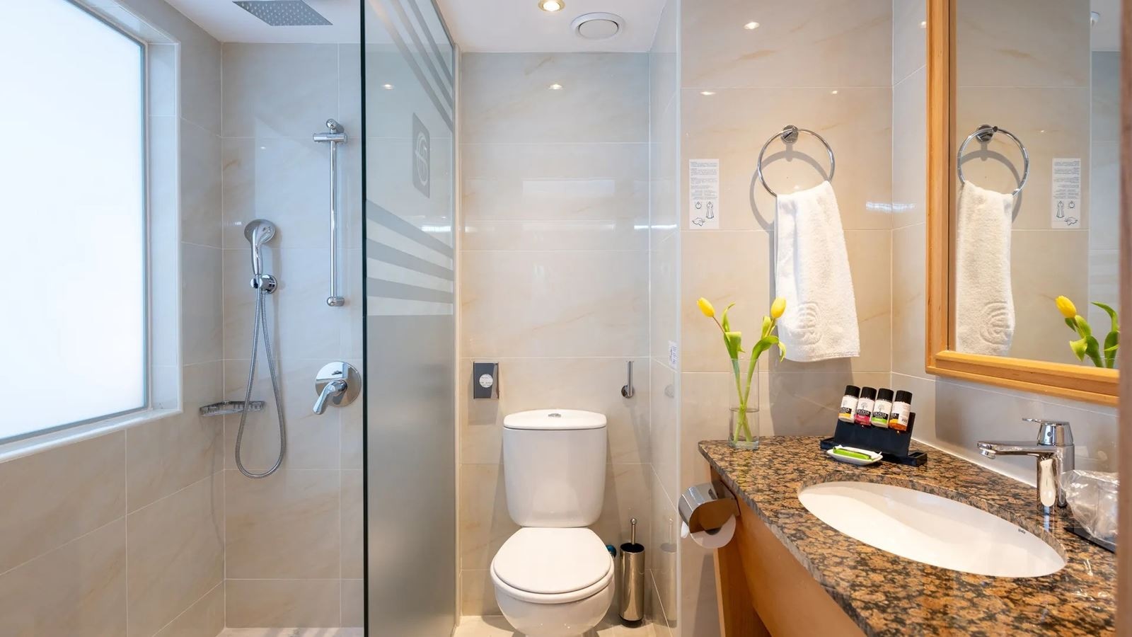 rooms-superior-room-landview