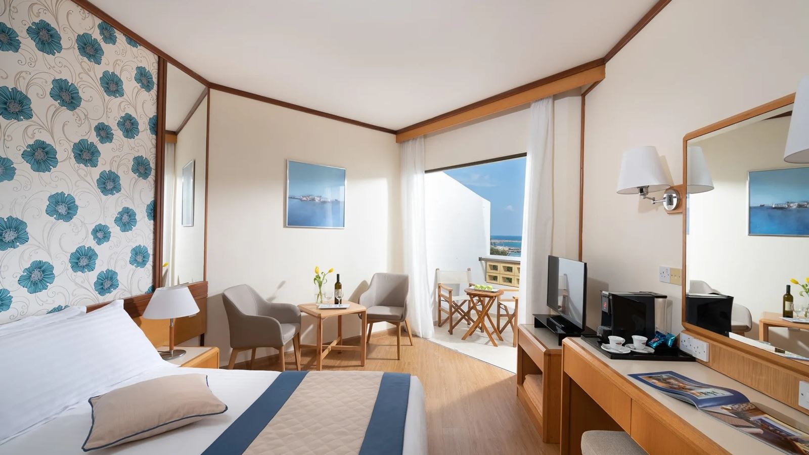 rooms-classic-room-lateralseaview