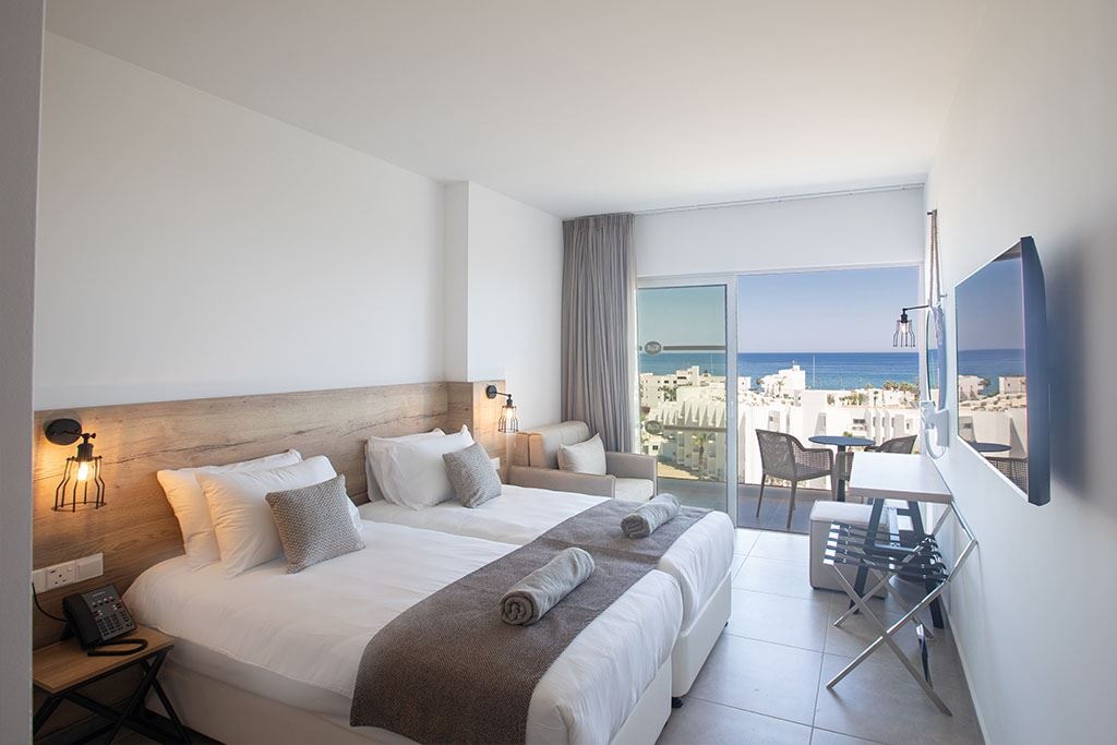 rooms-double-room-seaview-balcony