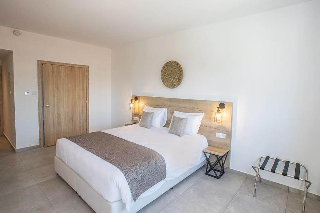rooms-single-room-gardenview-balcony