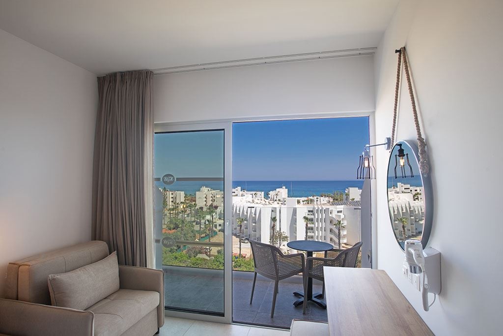 rooms-single-room-seaview-balcony