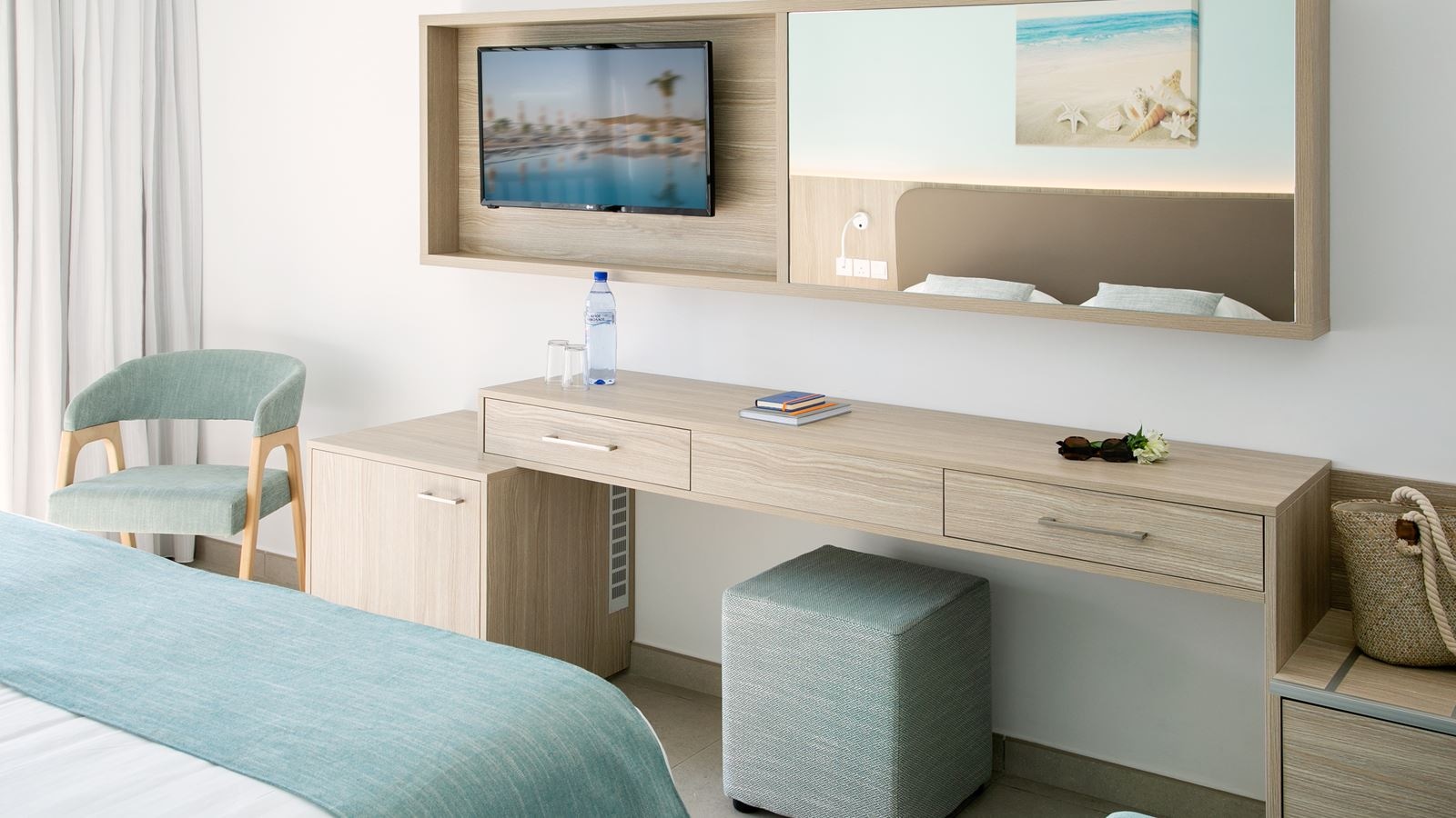 rooms-room-swimup-sharing-pool