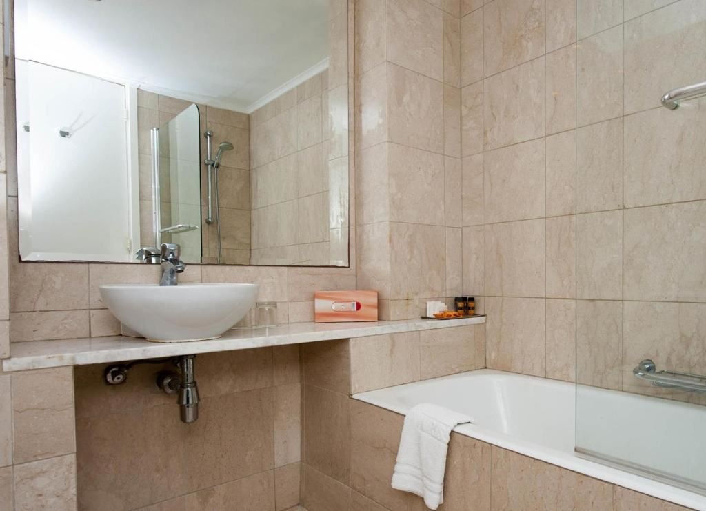 rooms-singleuse-standard-room-lateralseaview-balcony