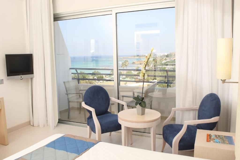 rooms-singleuse-standard-room-lateralseaview-balcony