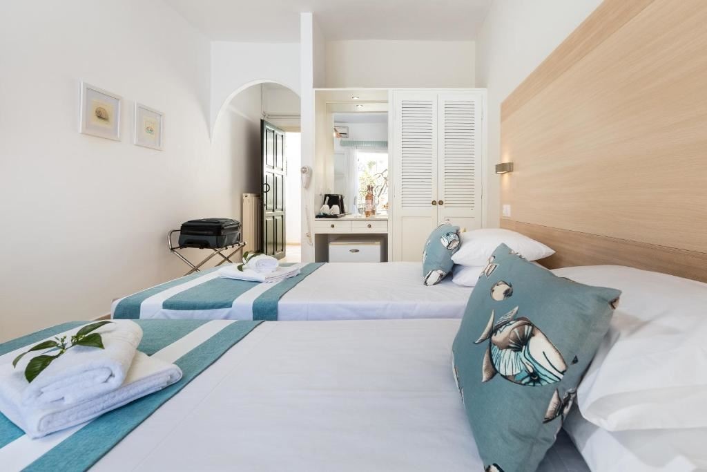 rooms-twin-room-seaview-balcony