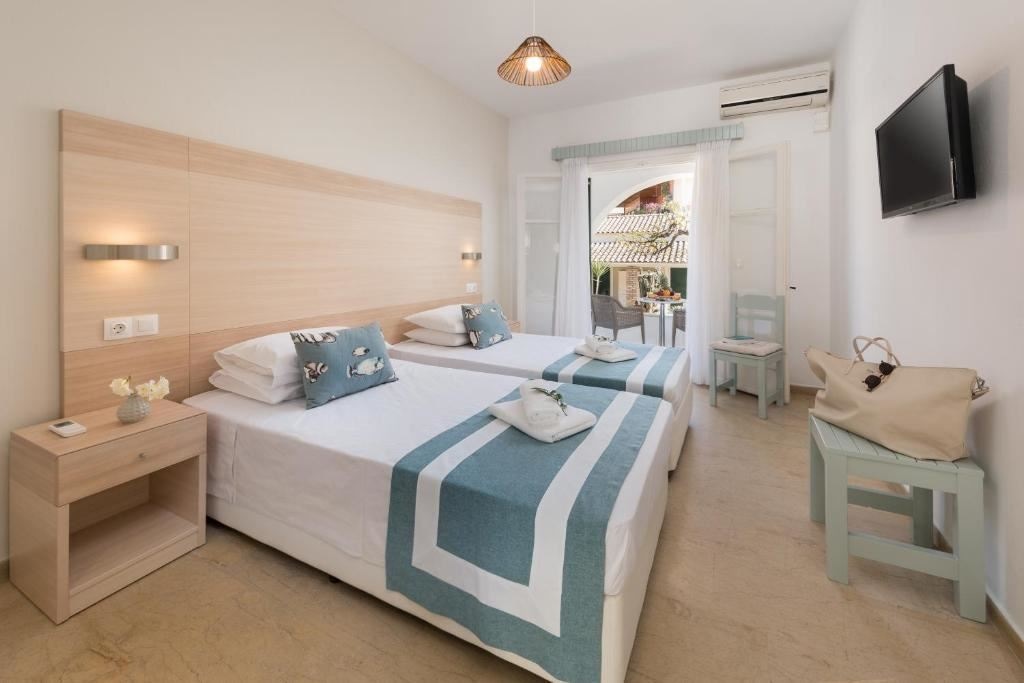 rooms-twin-room-seaview-balcony