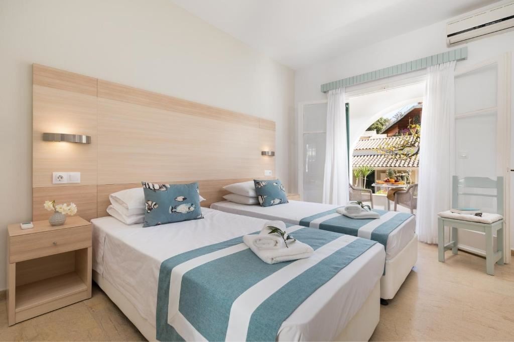 rooms-singleuse-standard-room-lateralseaview-balcony