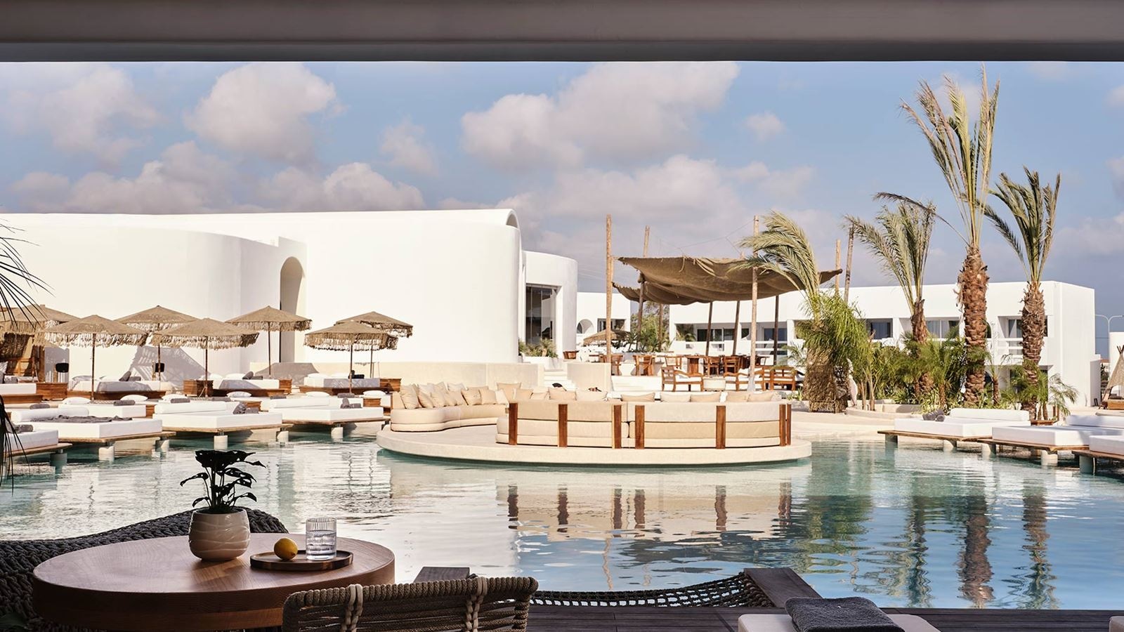 rooms-junior-suite-swim-up-bungalow