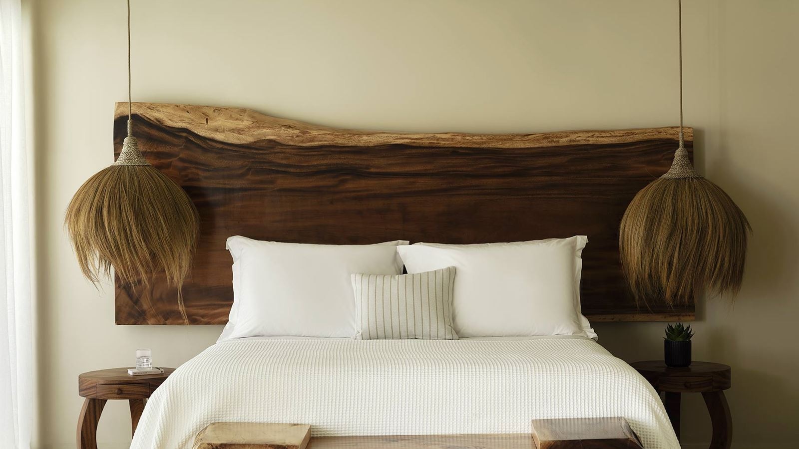 rooms-junior-suite-swim-up-bungalow