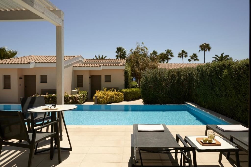 rooms-two-bedroom-suite-swim-up-bungalow